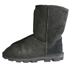 ***SOLD*** UGG Essential Short 5835 Faux Fur Lined Winter Snow Boot Size 8 Black